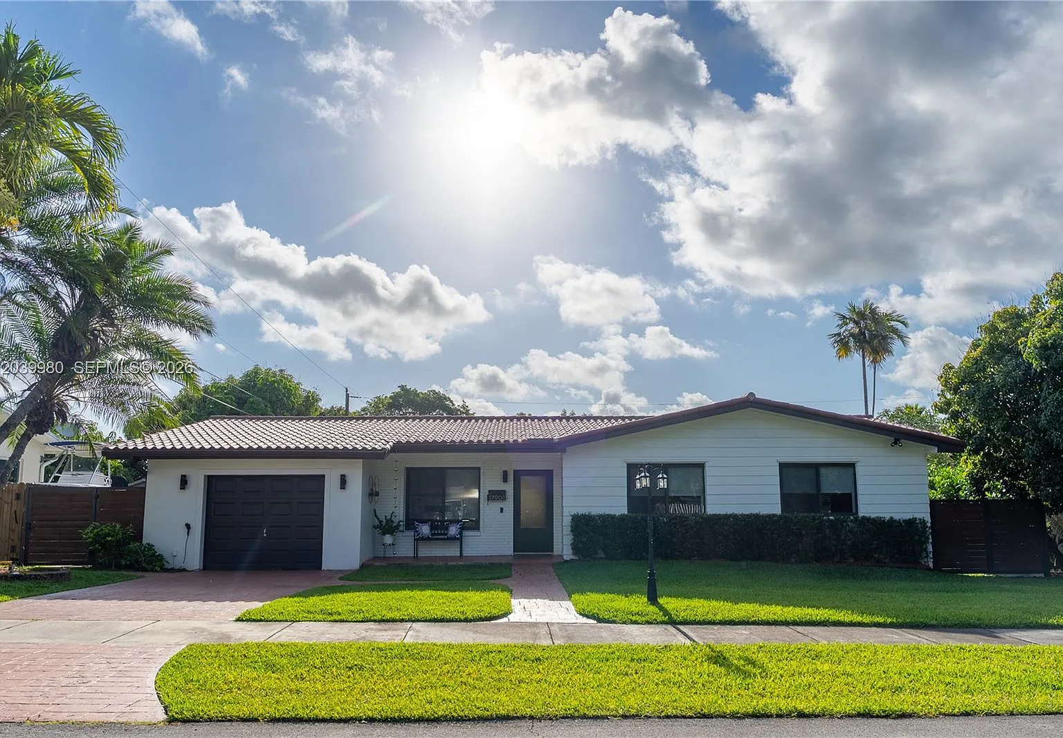 4 bed, 4.0 bath, $6,000 — Photo 1