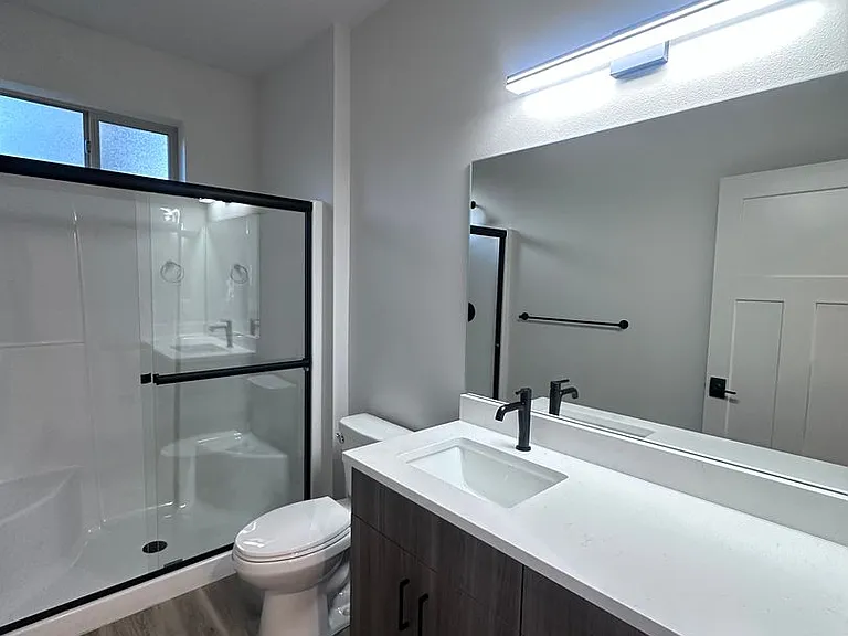 823 SE 5th St #3 — Photo 5