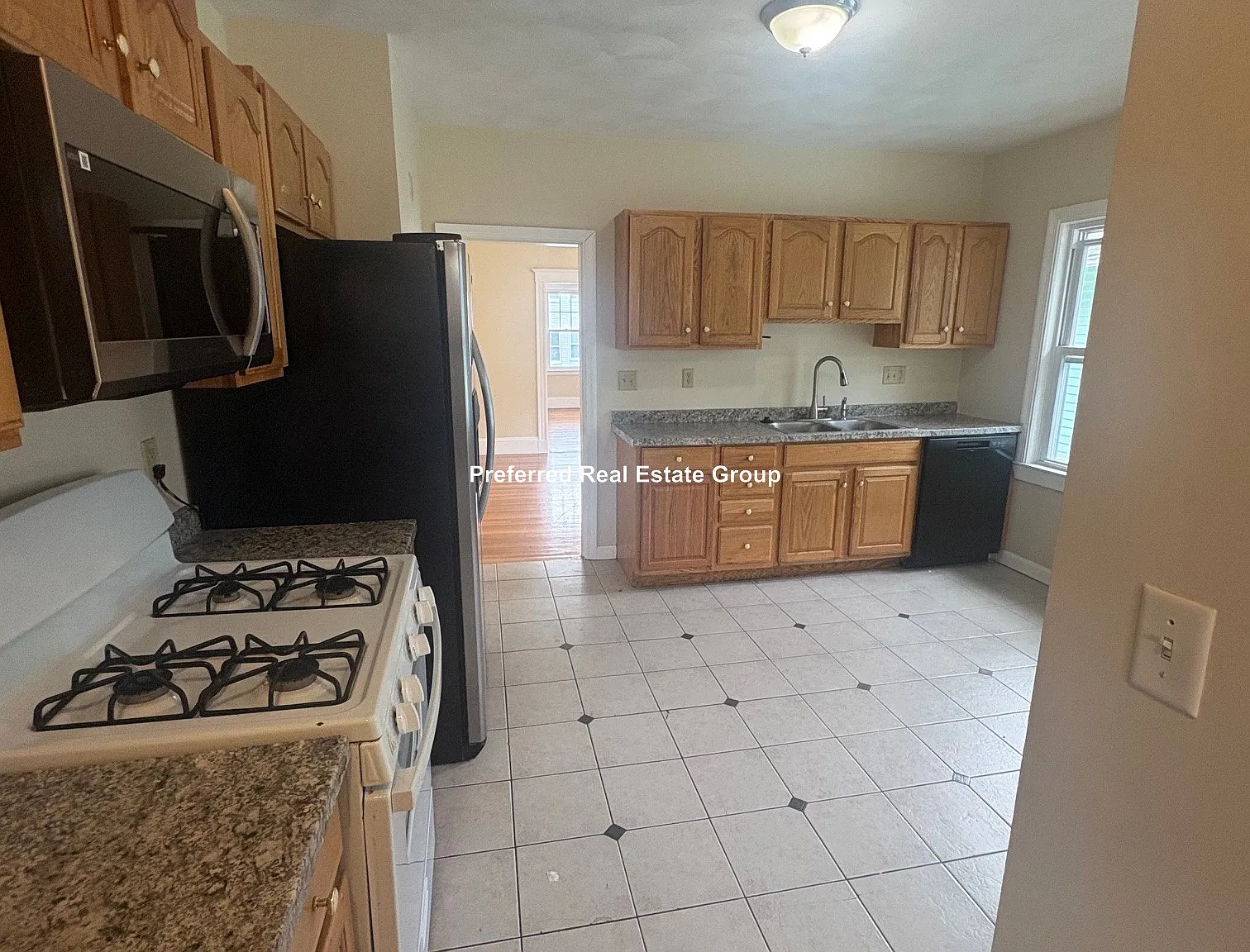 4 bed, 2.0 bath, $3,800 — Photo 2