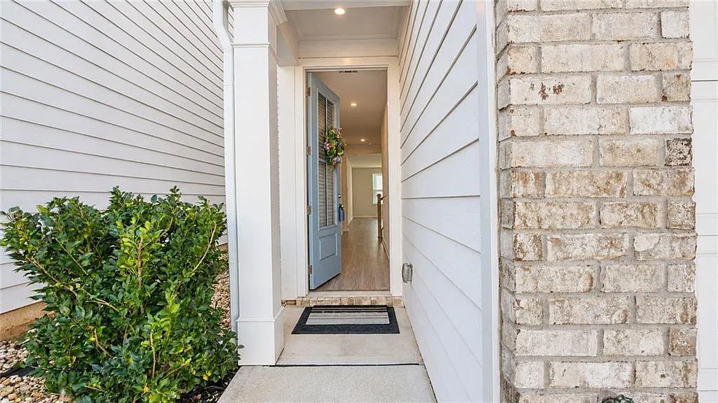 3 bed, 2.5 bath, 2046 sqft, $2,800 — Photo 4