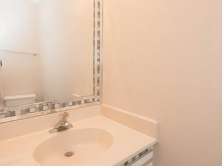 47 Bogart Pl — Photo 12