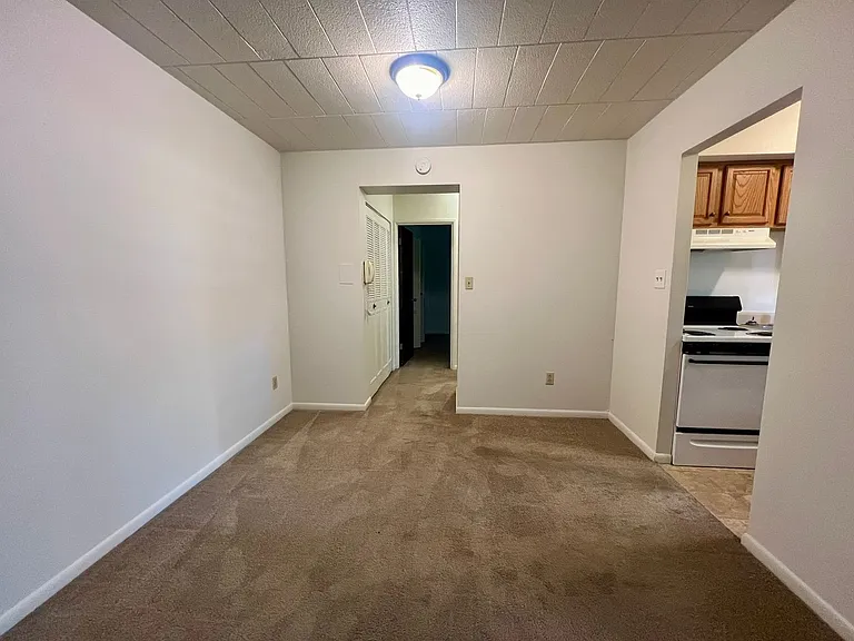 360 Maryland Ave — Photo 3
