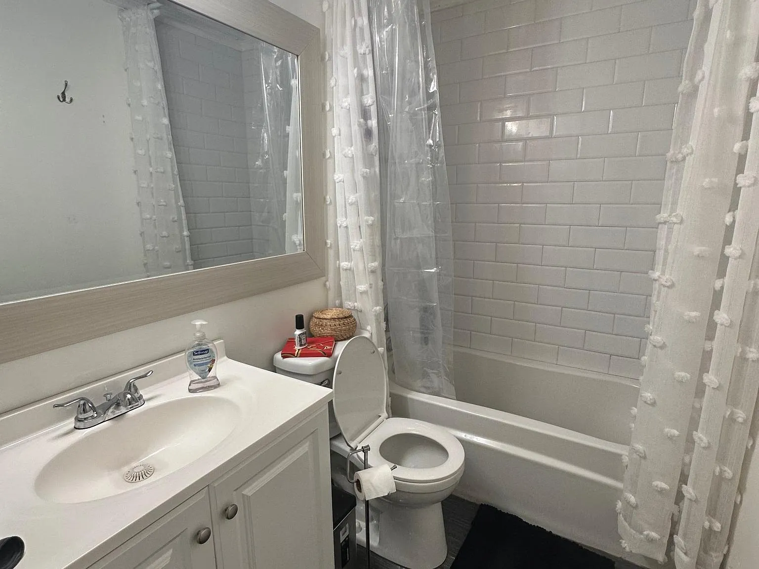 1 bed, 1700 sqft, $1,350 — Photo 4