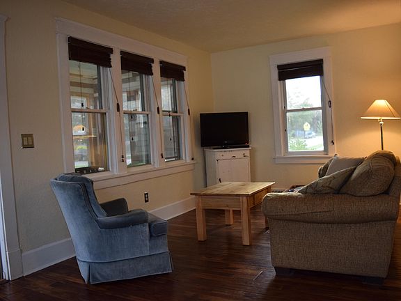3rd image of 3320 Lindermann Ave