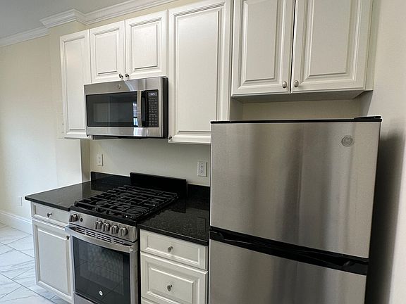 3rd image of 18 Chauncy St #13