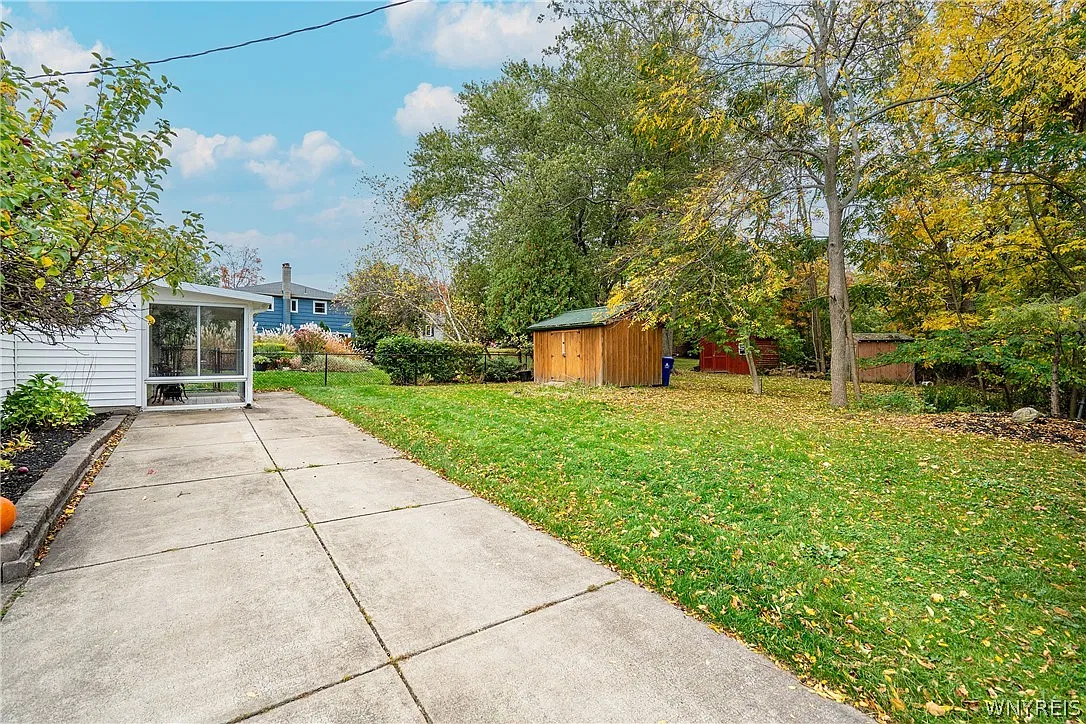 2 bed, 1.0 bath, 1372 sqft, $1,700 — Photo 3