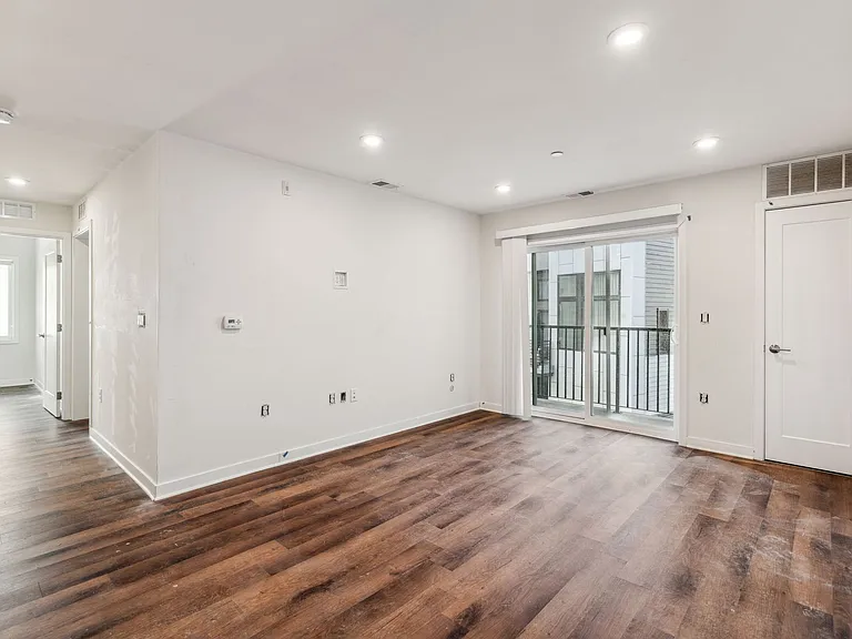 Graduate Pointe — Photo 136