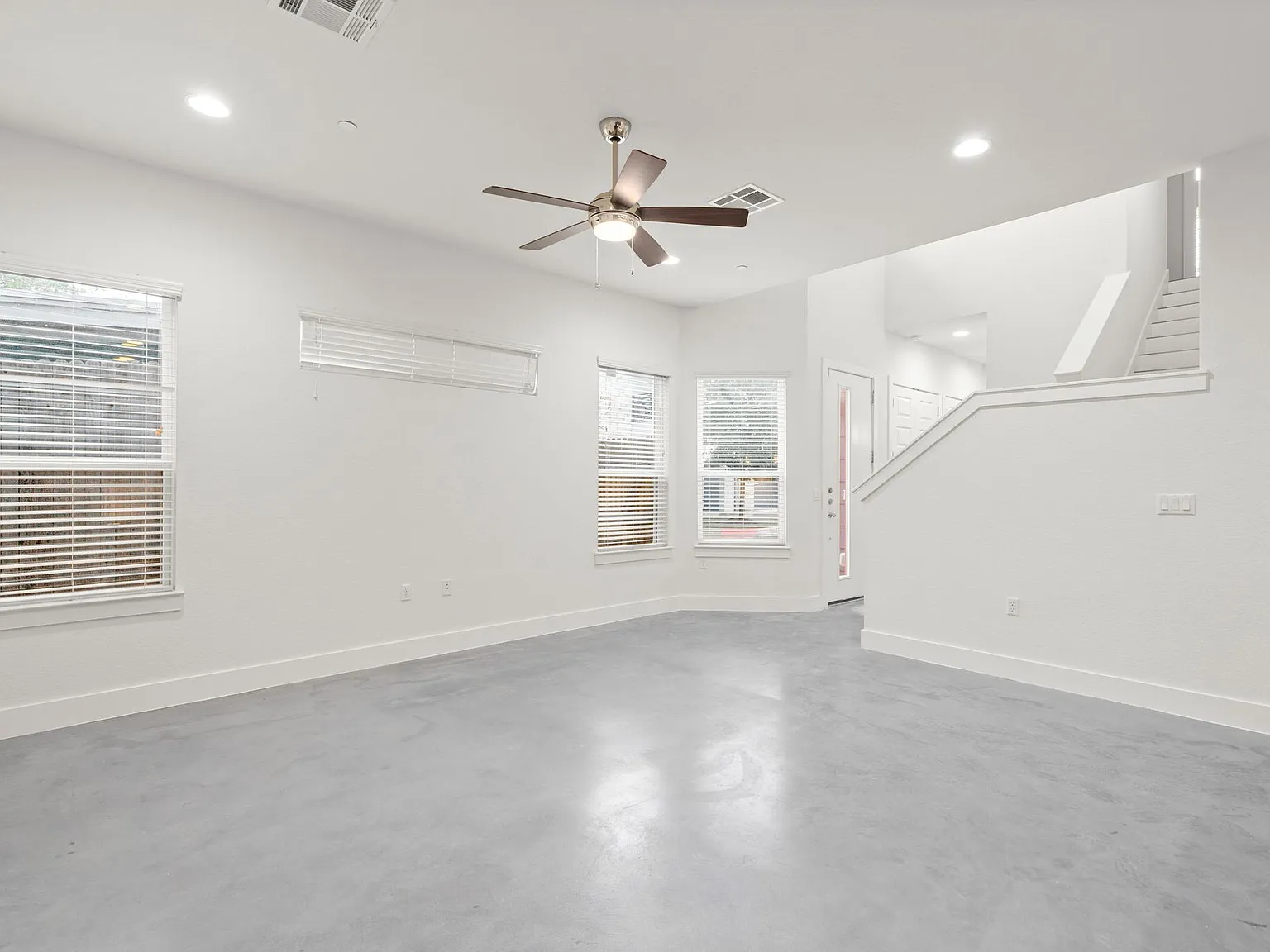 3 bed, 3.0 bath, 1930 sqft, $2,745 — Photo 3