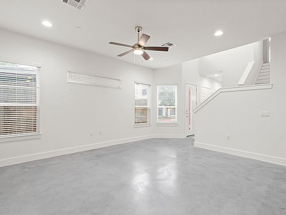 3rd image of 8922 Menchaca Rd #701