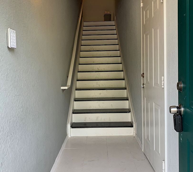 1st image of 810 Belmont Pl