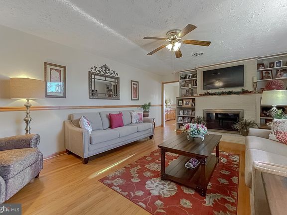 5th image of 43706 Stephenson Dr