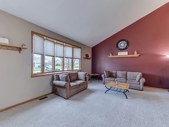 5th image of 839 Belot Ln