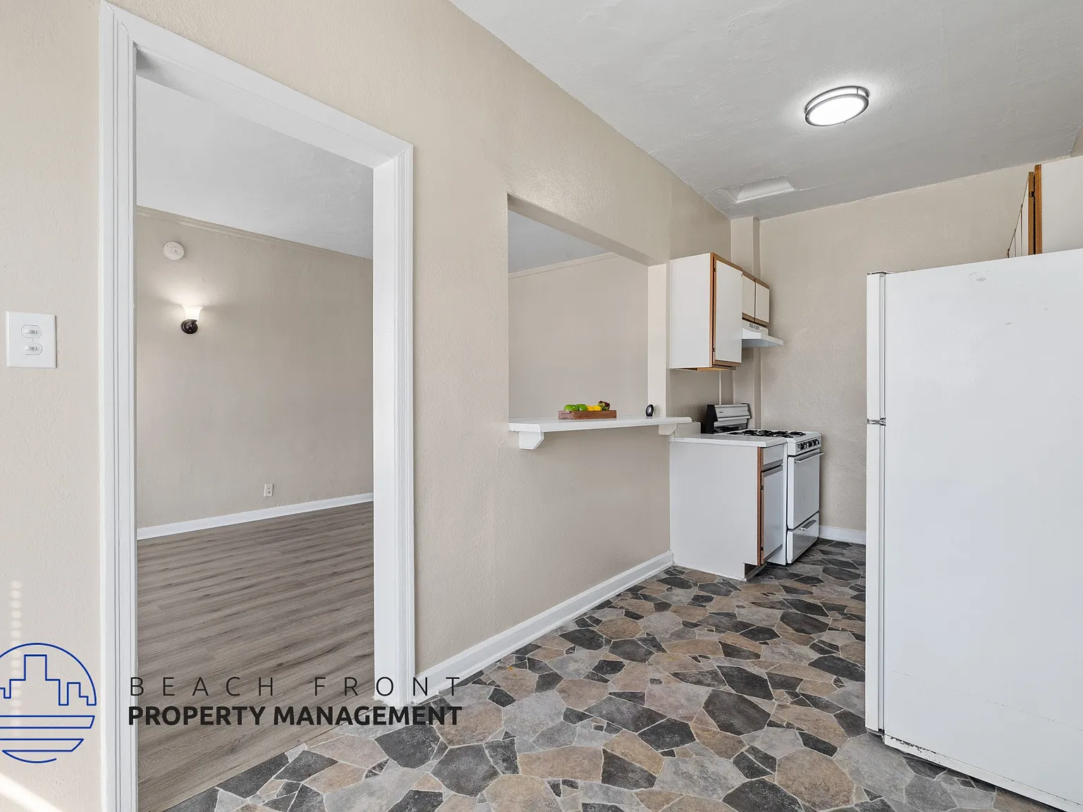 418 S. Normandie Ave — Photo 3