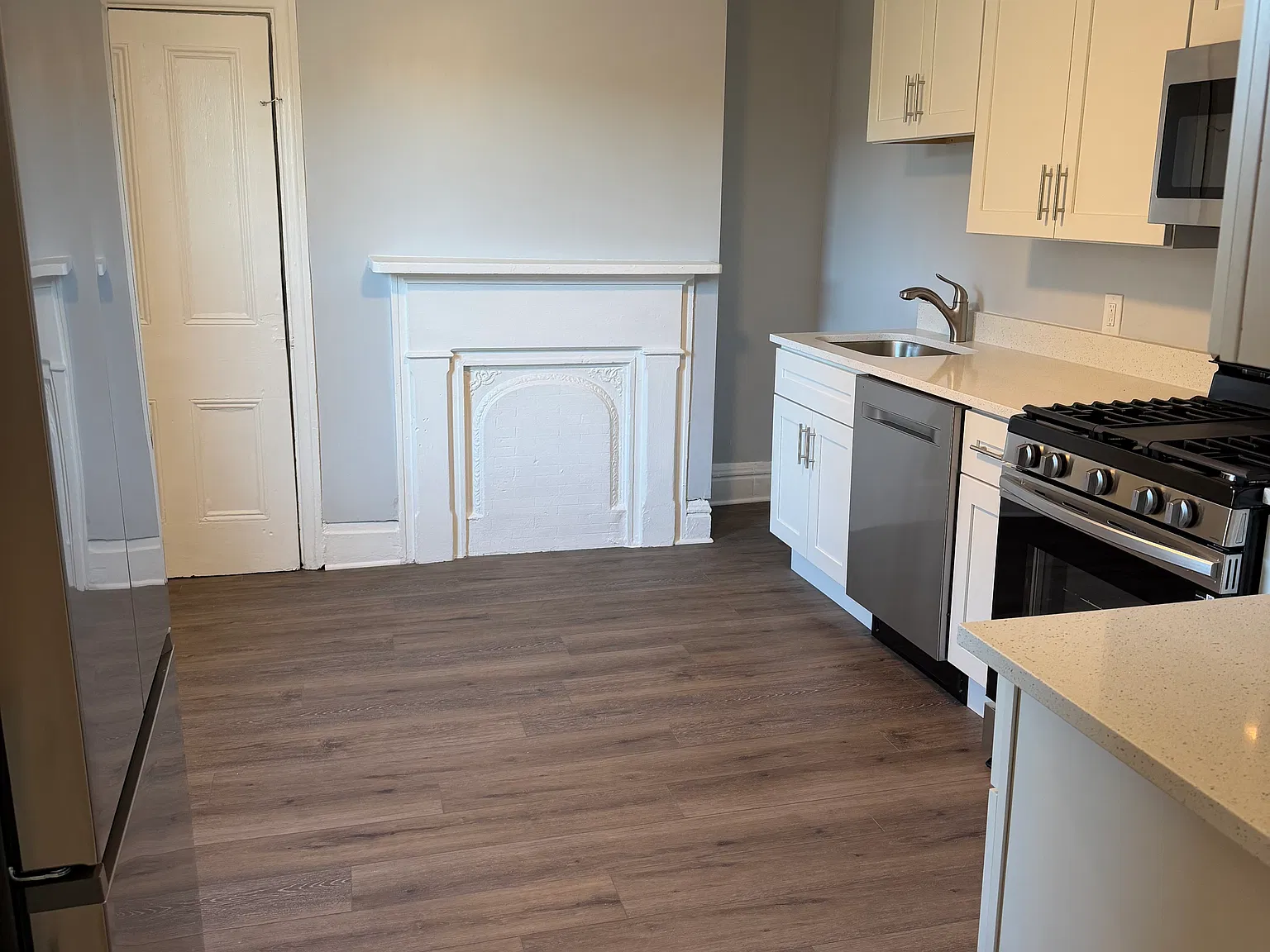 2 bed, 975 sqft, $2,450 — Photo 2
