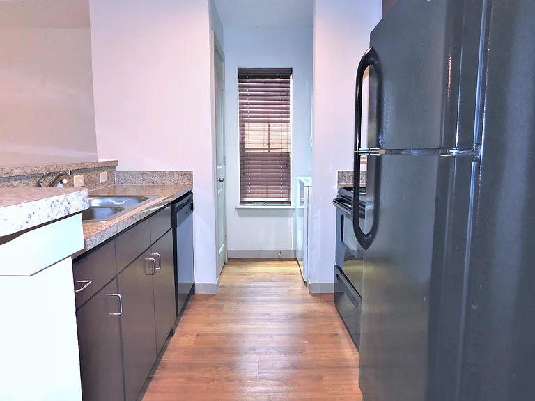 1512 N Elm St #302 — Photo 10