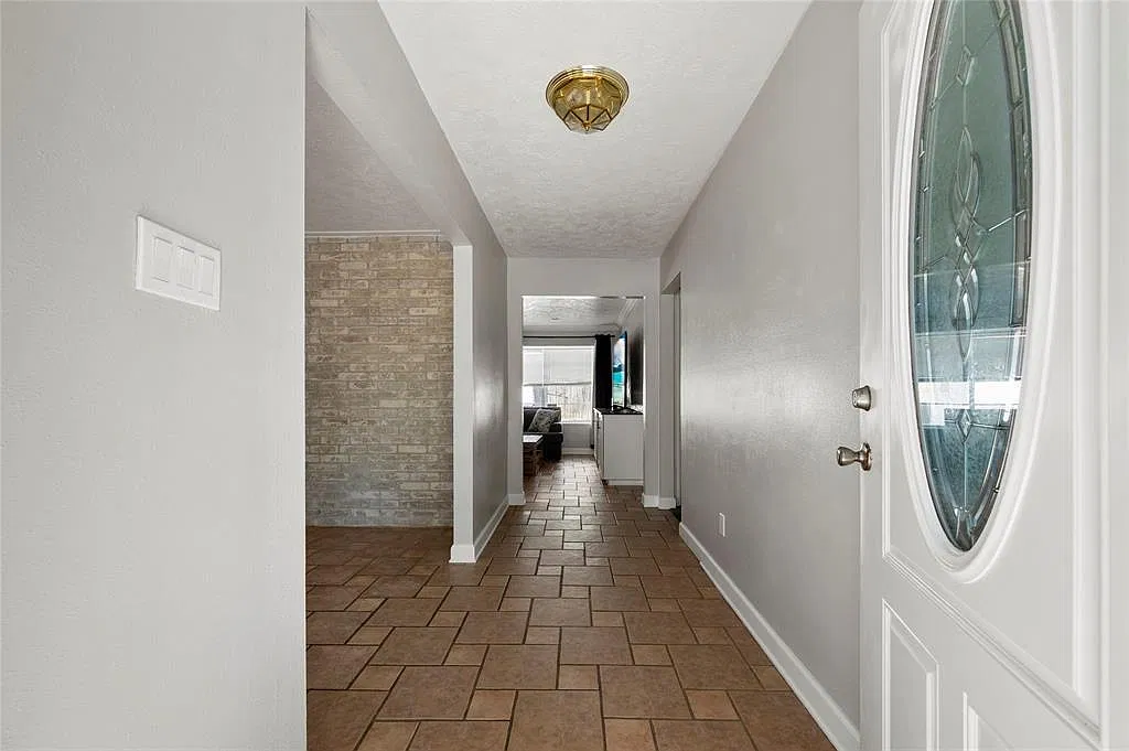 3 bed, 2.0 bath, 1694 sqft, $1,650 — Photo 4