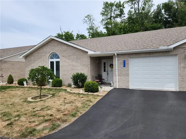 565 Sunview Cir, Latrobe, PA 15650