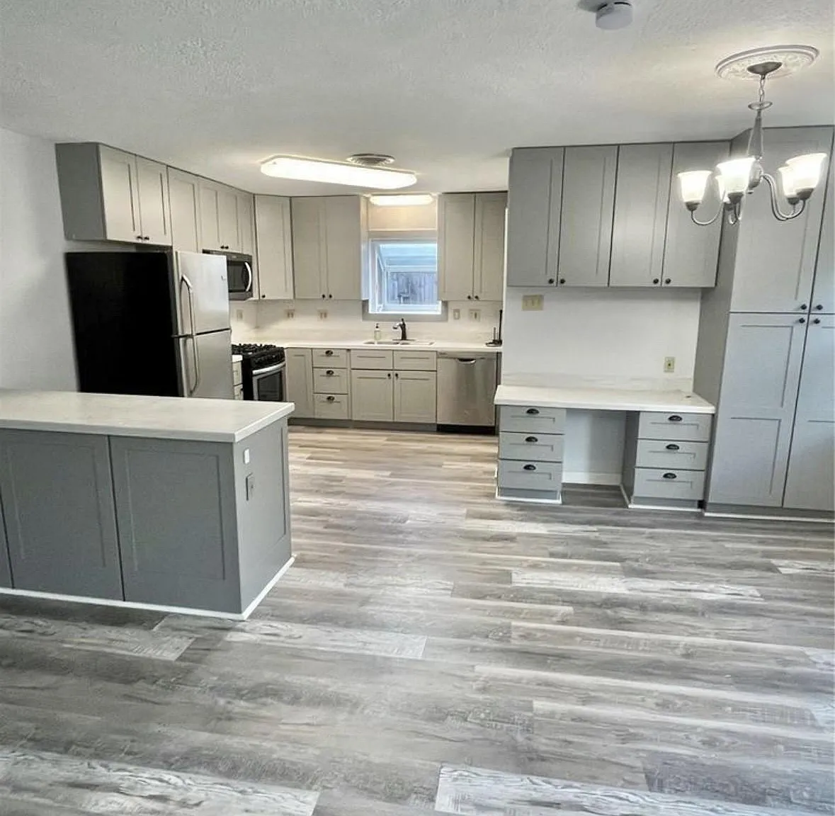 4 bed, 3.0 bath, 2695 sqft, $1,274 — Photo 3