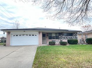 13624 Canterbury Dr, Sterling Heights, MI 48312