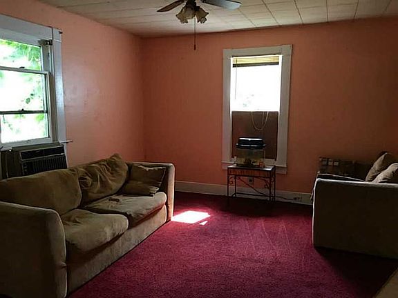 4th image of 404 Stichter St