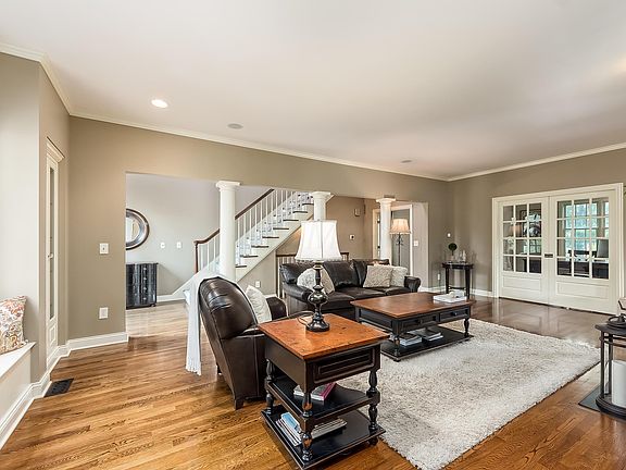 4th image of 7 Pickett Pl