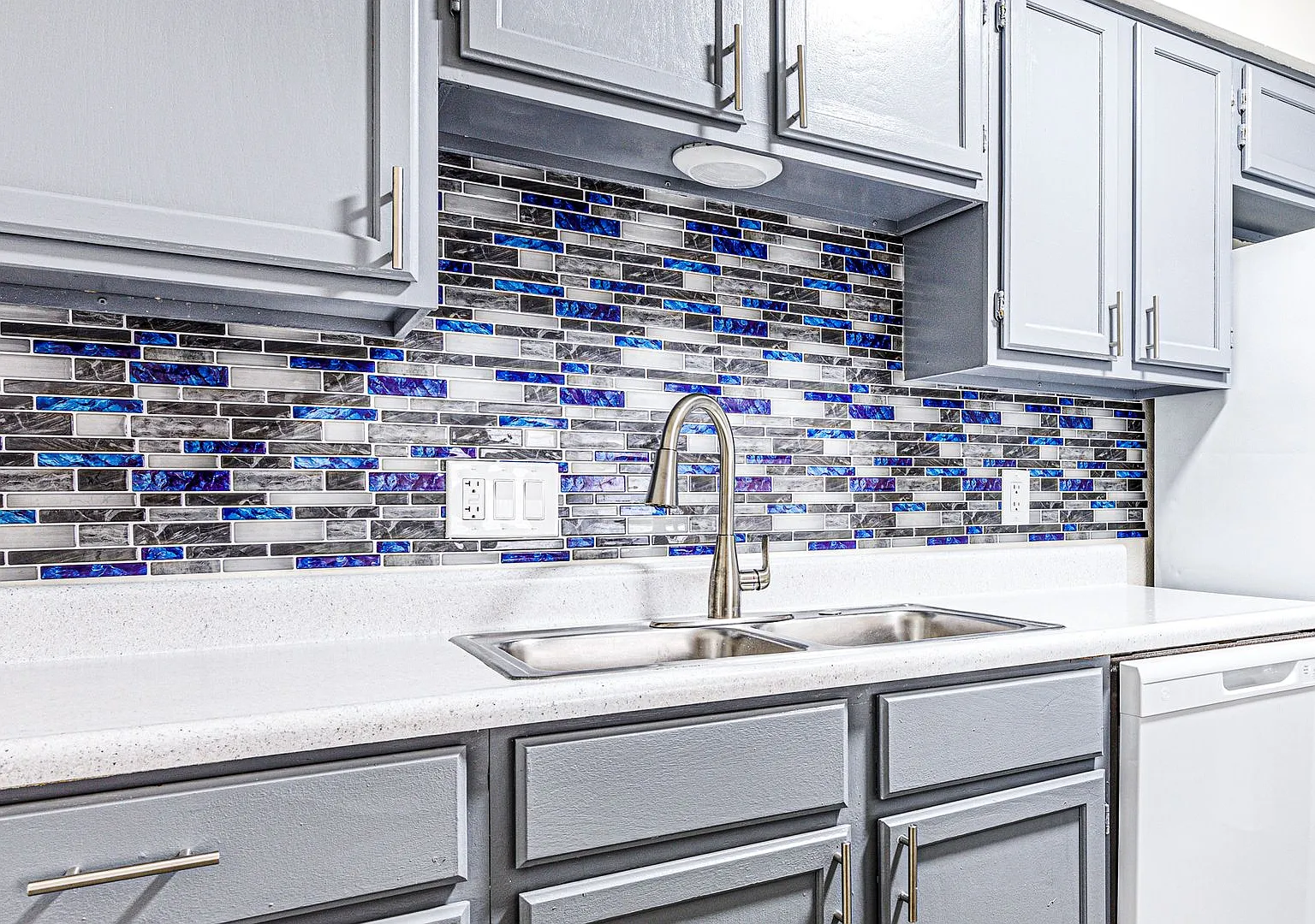 914 NE Tortoise Dr — Photo 1