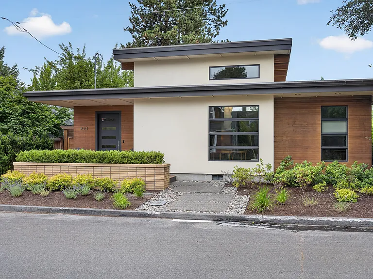 923 NW Albany Ave — Photo 6