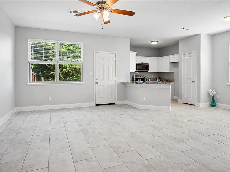 114 Wood St — Photo 3