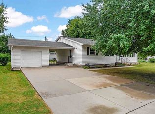 1015 29th St NE, Cedar Rapids, IA 52402