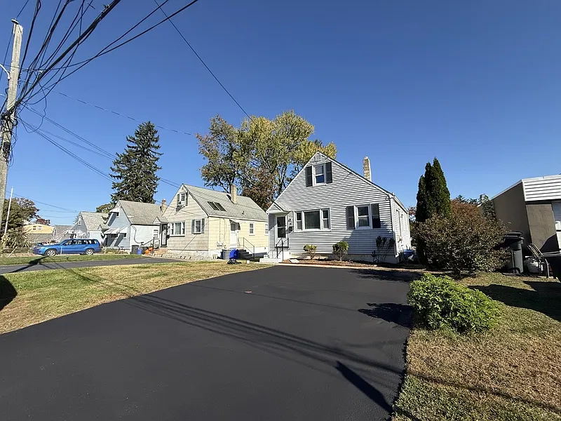 4 bed, 1.5 bath, 1300 sqft, $2,650 — Photo 1