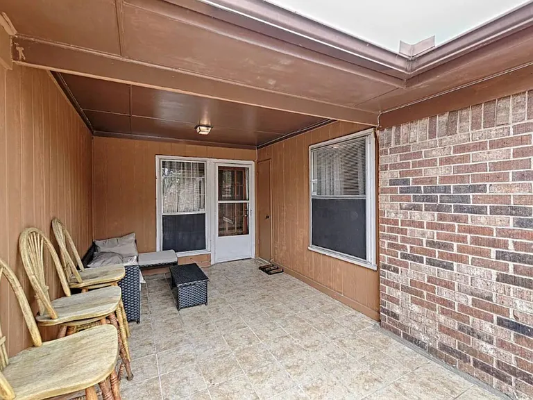 1709 Windsong Trl — Photo 23