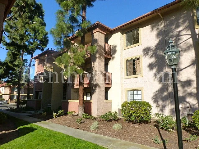 Rancho Bernardo, 12043 Alta Carmel Ct #122, Granite Counters, AC, Fireplace, Community Pool, Spa,... — Photo 1