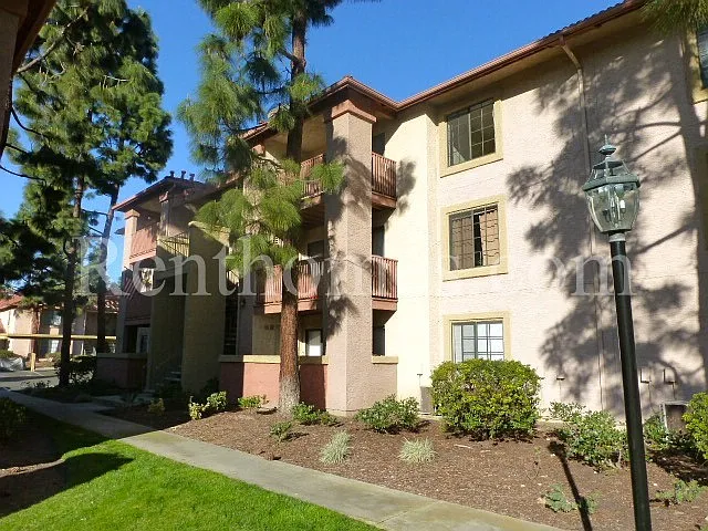 12043 Alta Carmel Ct #122