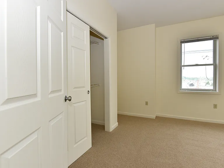 320 S Dunn — Photo 50