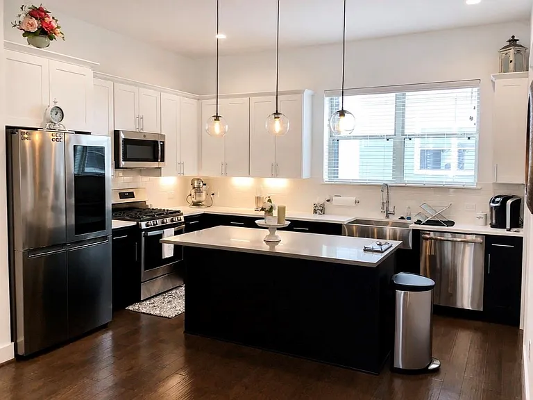 2208 McGowen St — Photo 10