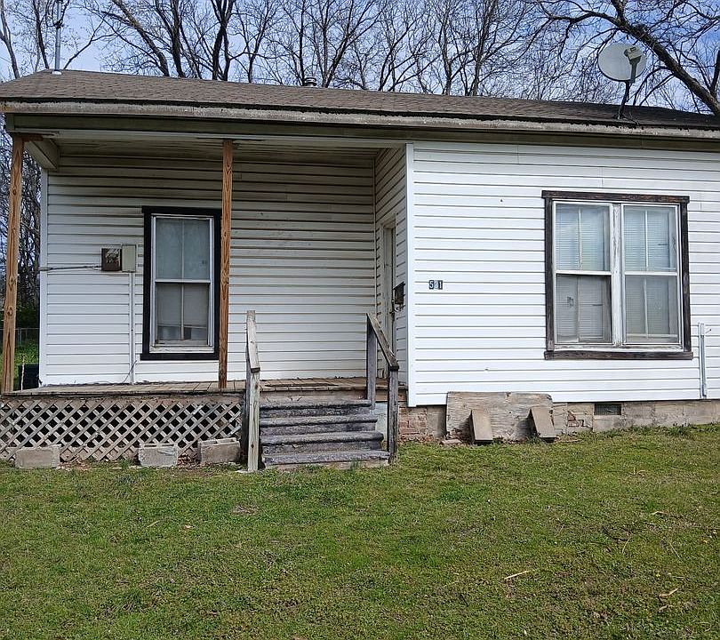 1st image of 521 Goingsnake St