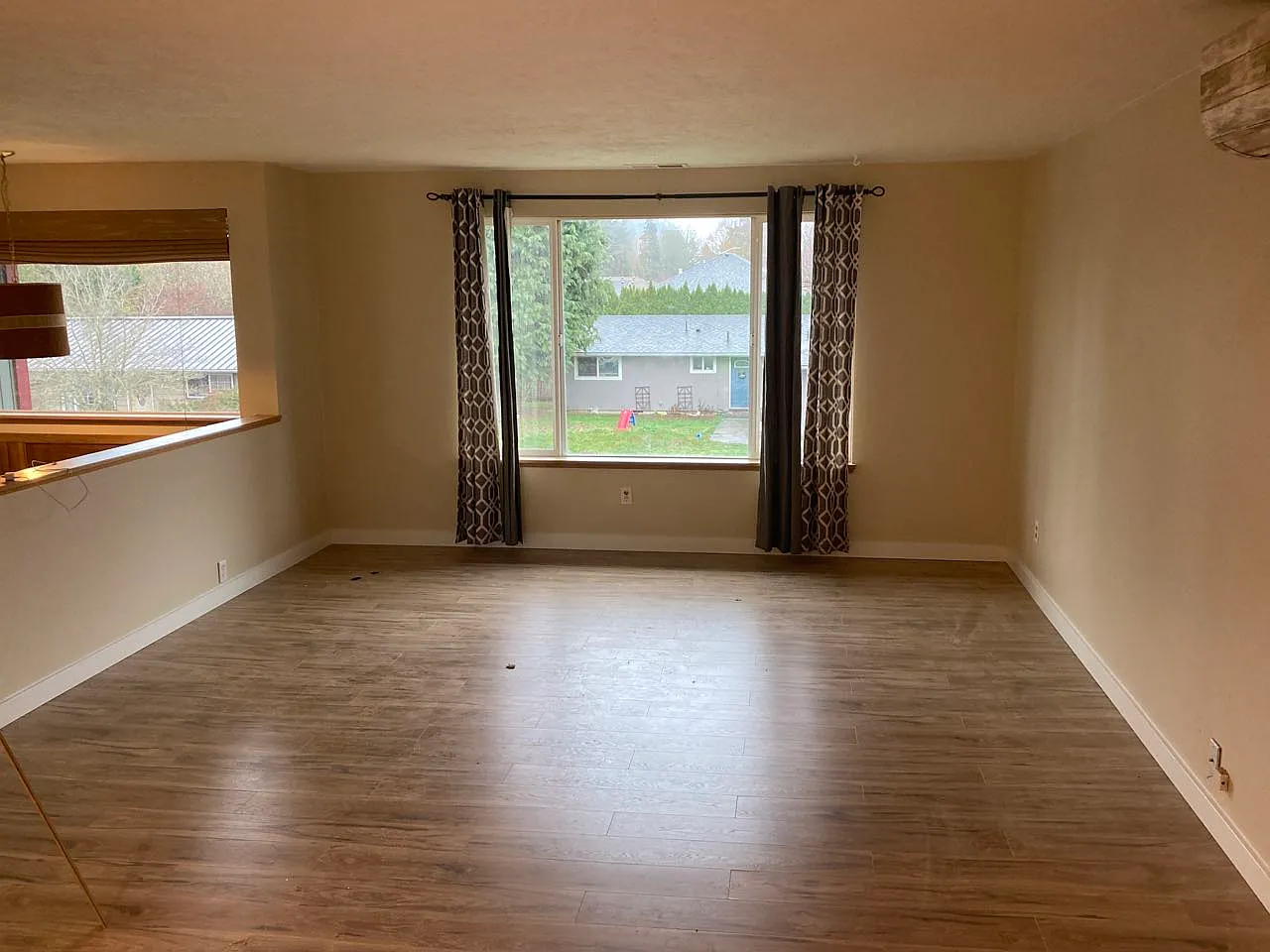 4 bed, 1932 sqft, $3,100 — Photo 4