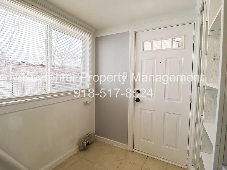 5330 W 2nd St — Photo 15