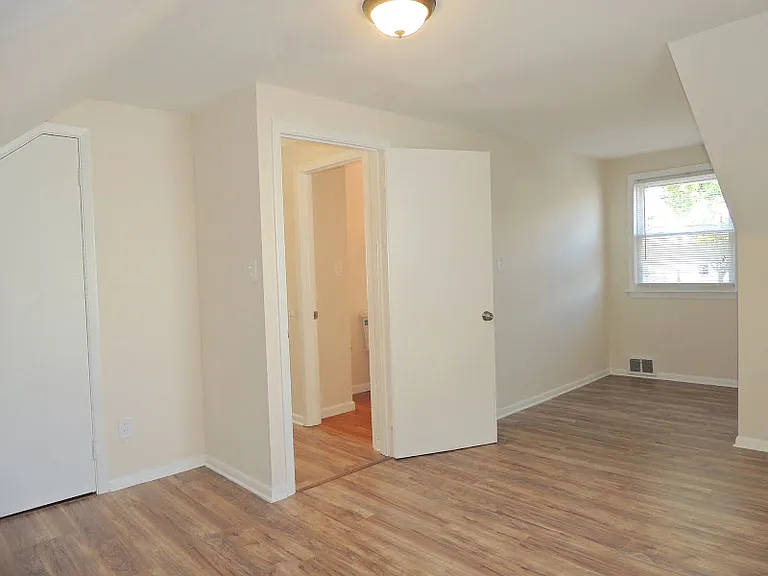 27080 Zeman Ave — Photo 14