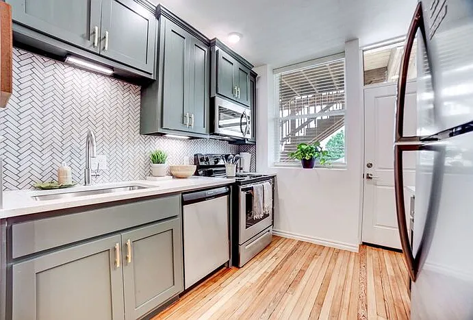 1 bed, 1.0 bath, 606 sqft, $1,199 — Photo 2