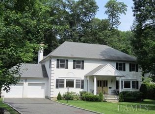 6 Beech Tree Ln, Pelham, NY 10803