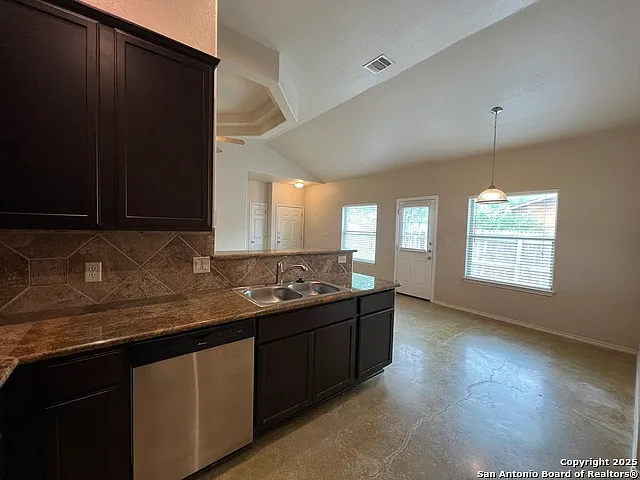 327 Oelkers Dr #B — Photo 11