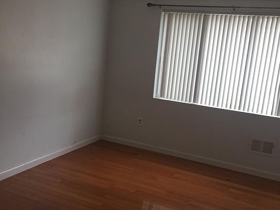 5th image of 23 Hardy St