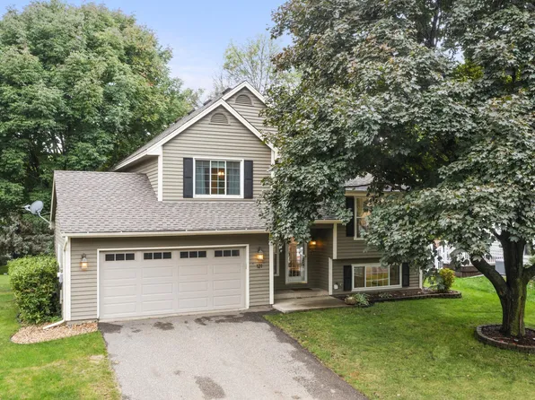 121 Fox Hollow Dr, Chanhassen, MN 55317