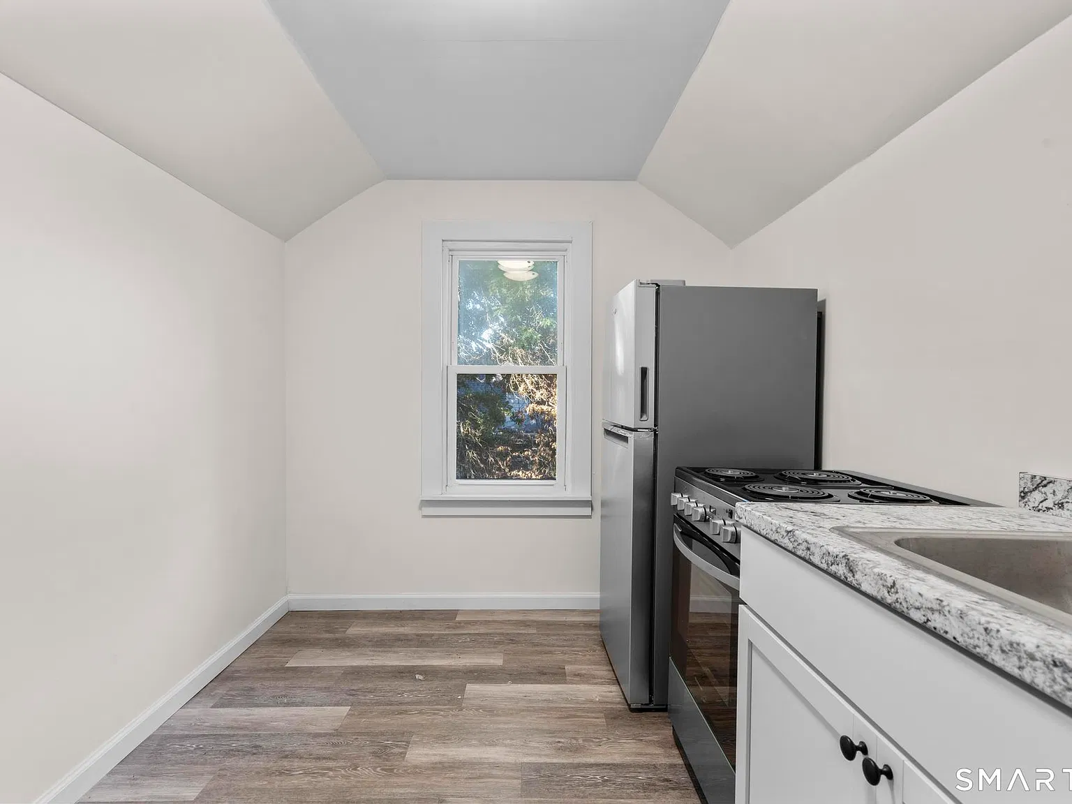 1 bed, 1.0 bath, 1838 sqft, $1,250 — Photo 3