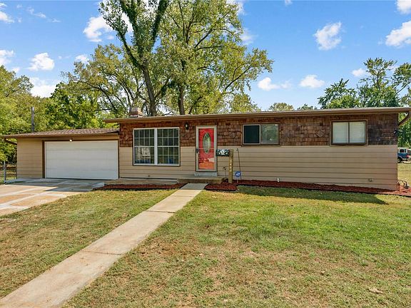 3rd image of 2460 Orleans Ln