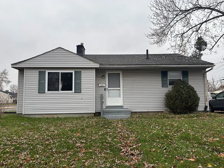 1820 Midway Ave NE — Photo 1