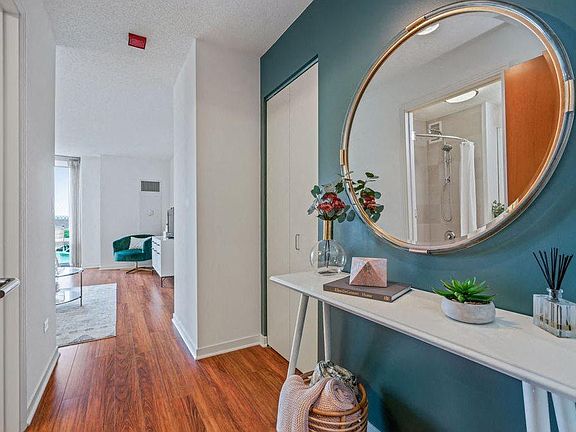 4th image of 530 N Kingsbury St #1304