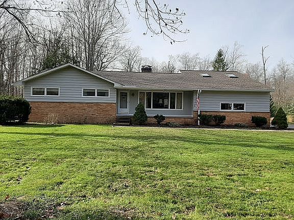 3rd image of 13020 Woodcrest Ln