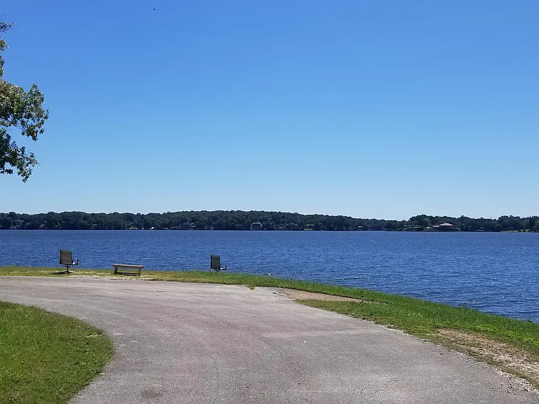 421 E Lakeside Dr — Photo 18